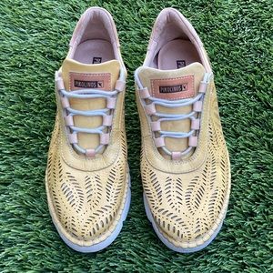 Pikolinos women’s sneakers